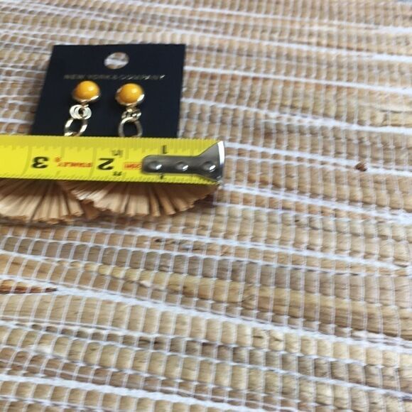 NWT NY&C tassle fan earrings - Picture 4 of 4